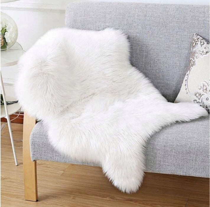 Nowy biały puszysty dywan 90 cm
