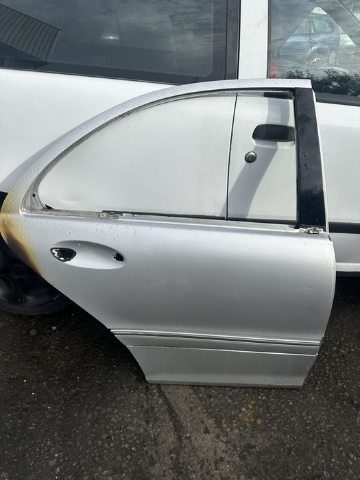 Porta traseira direita mercedes w203 c220 Cdi ano 2004