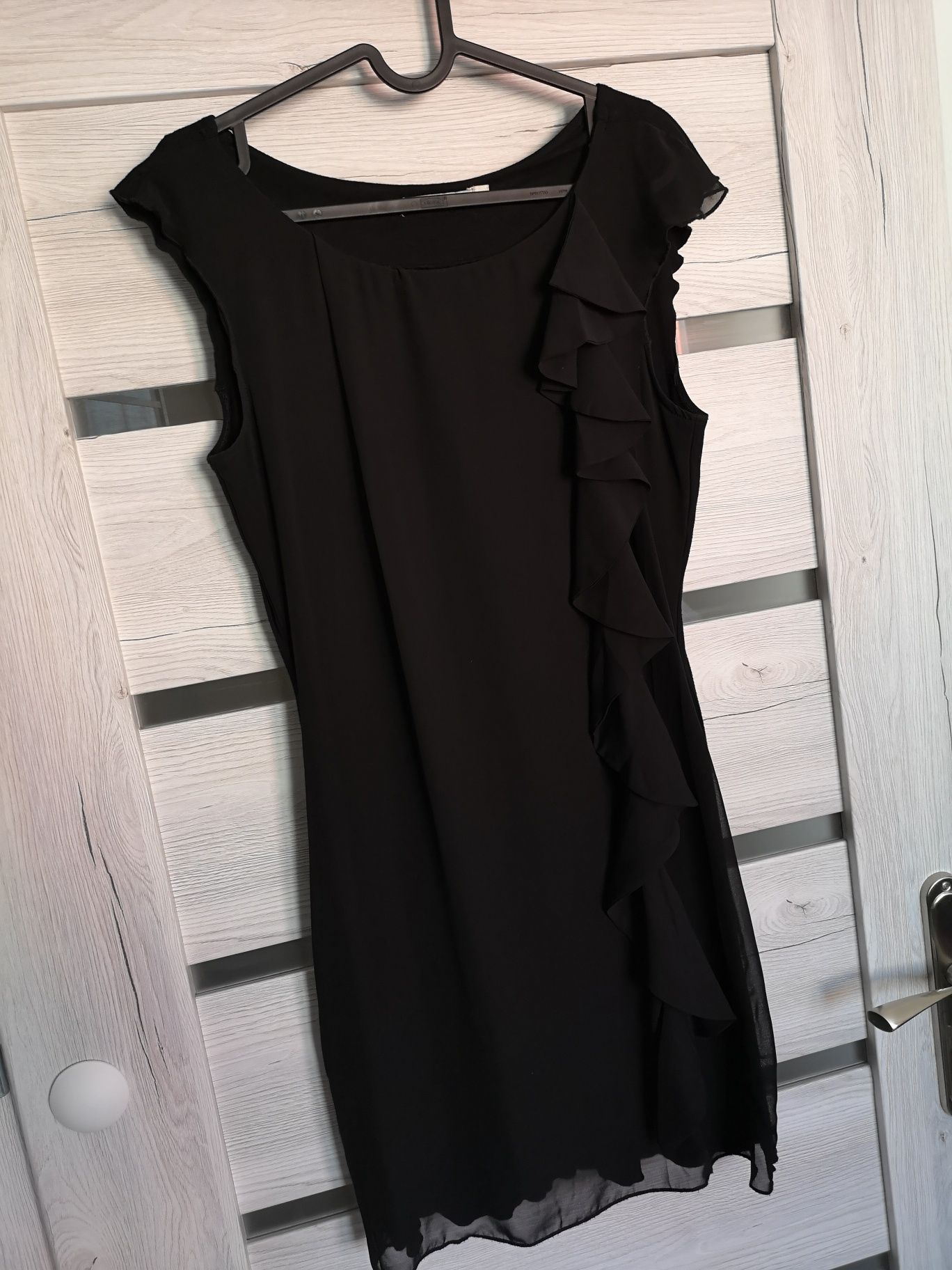 Quiosque mała czarna sukienka koktajlowa wesele sylwester