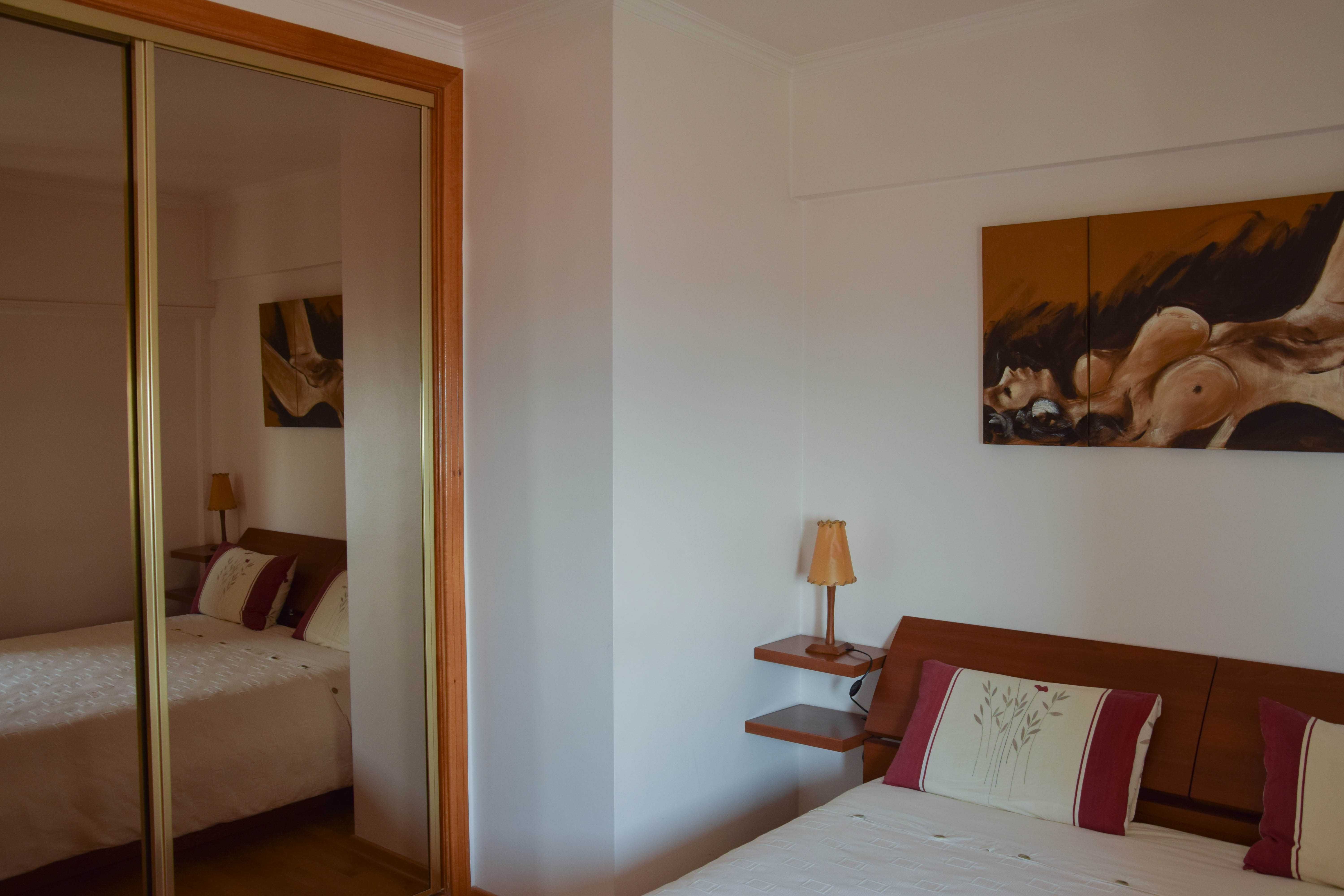 Apartamento T2 + 1  em  Algés (Negociável)