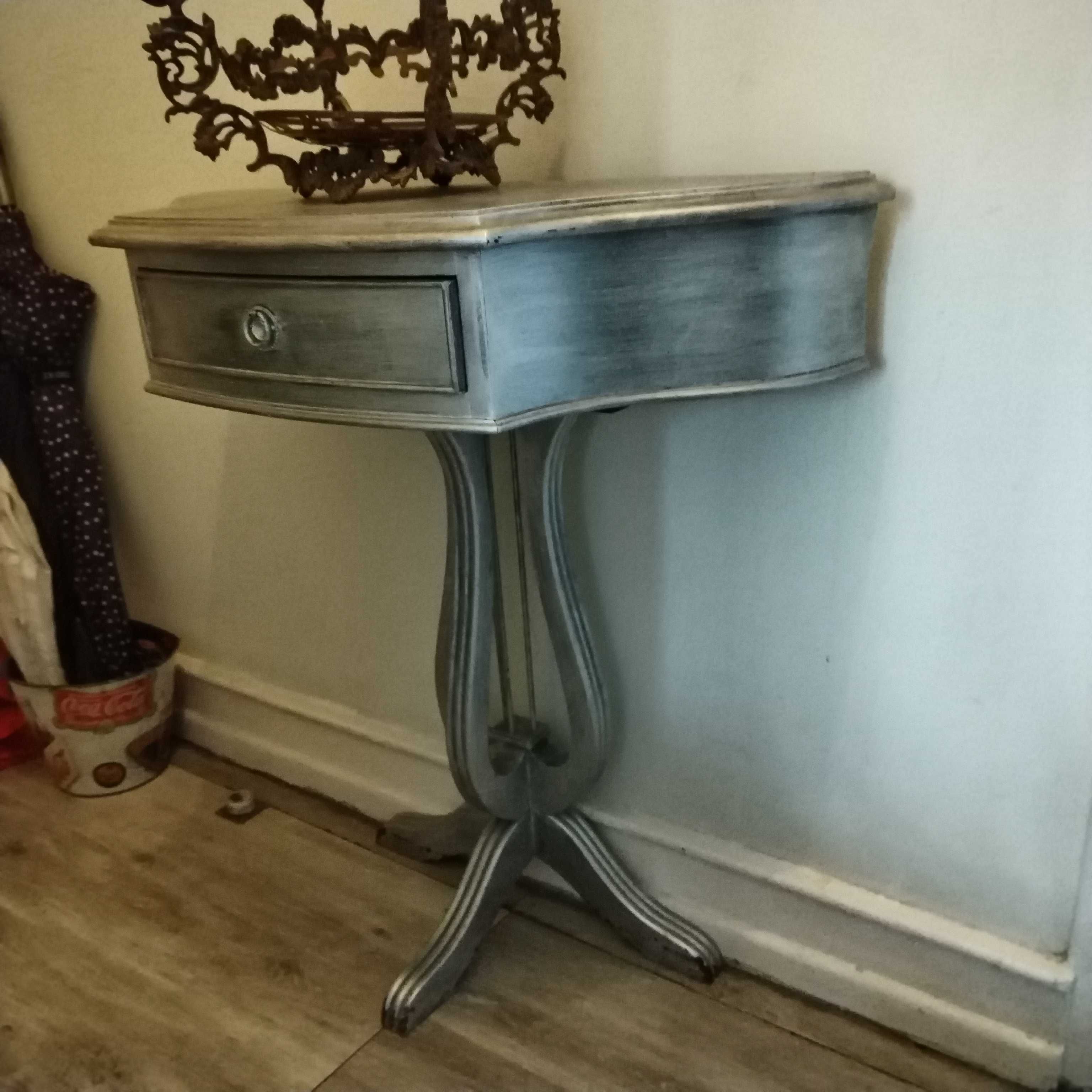 Mesa de canto pintada prata