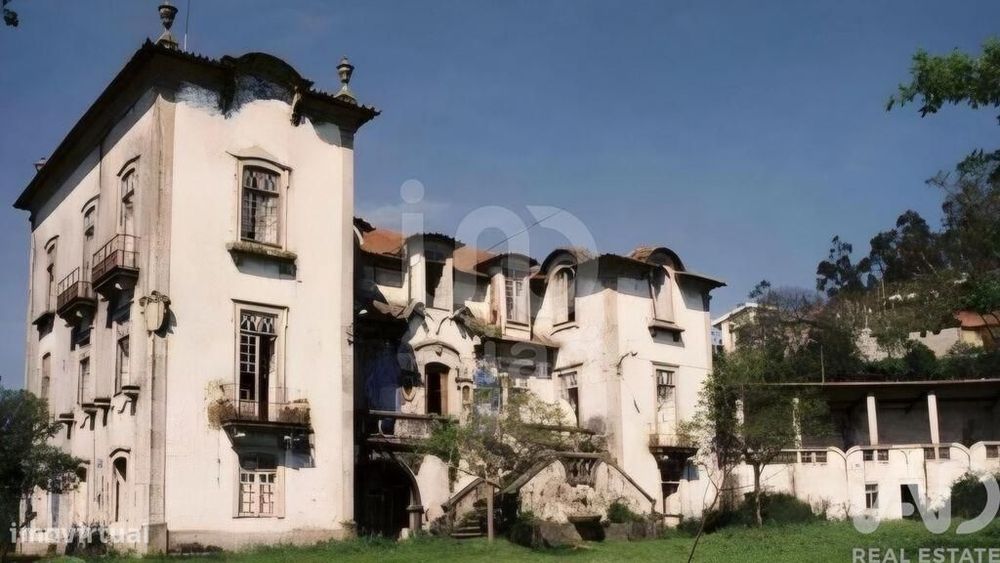 Prédio em Louredo de 380,00 m2