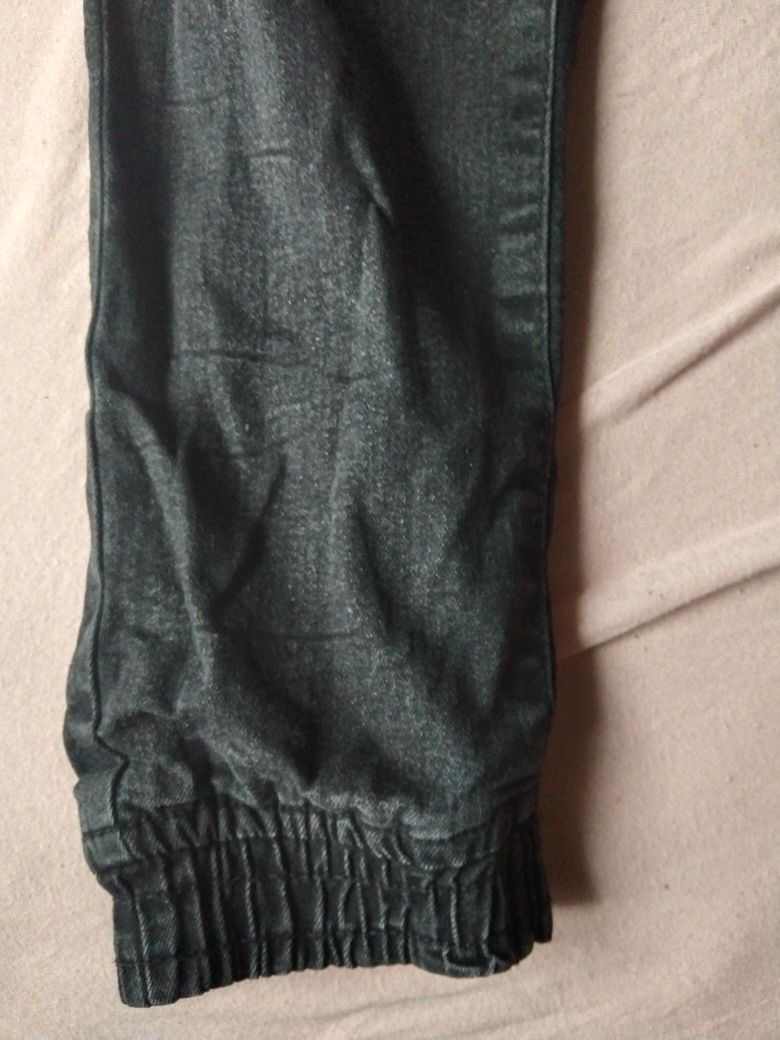 Czarne spodnie jeansowe 158 męskie