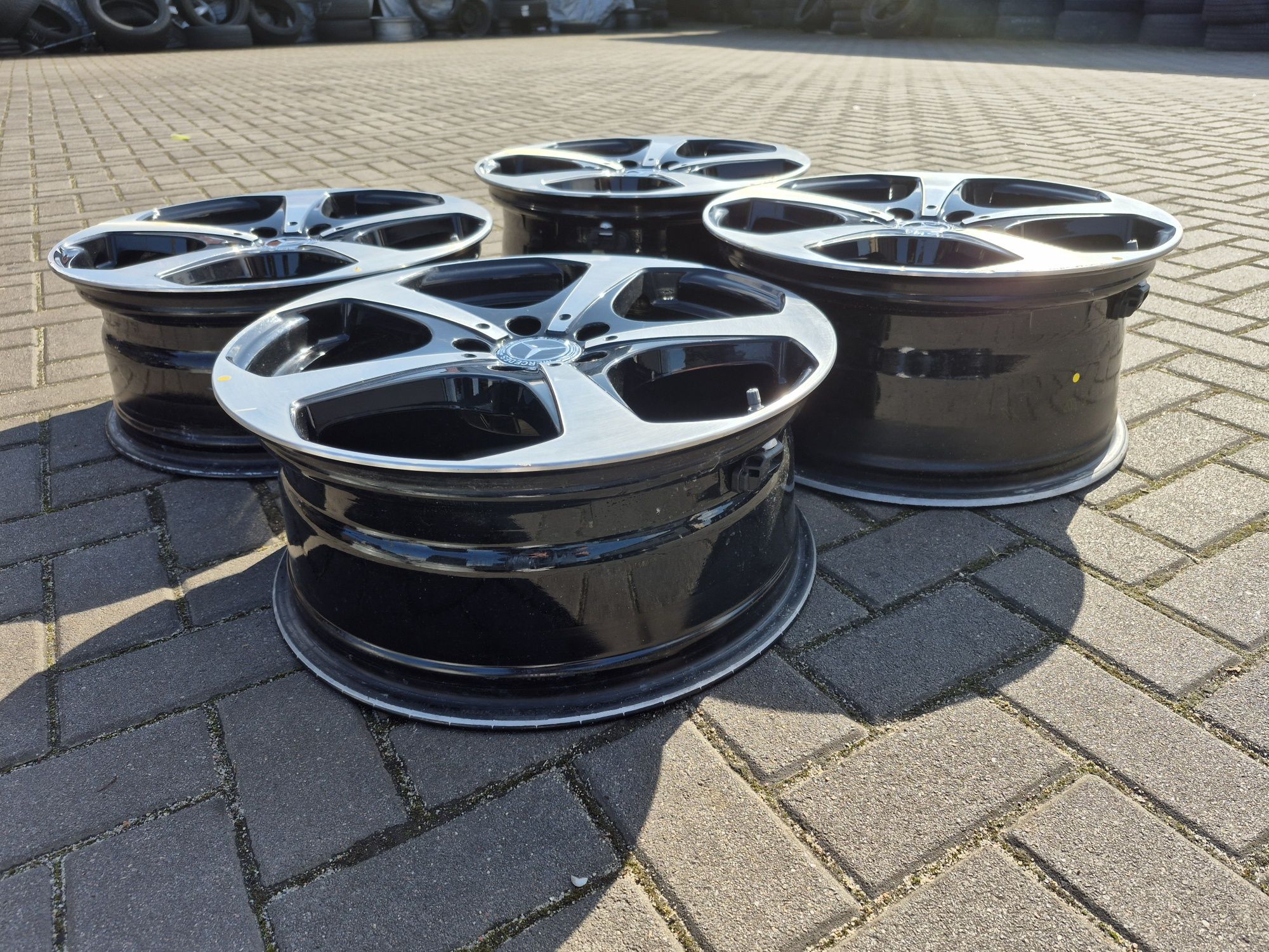 Felgi Alu z Czujniki Oryg MERCEDES 2xSzerokość 5x112  18 Cal 7.5J 8.5J