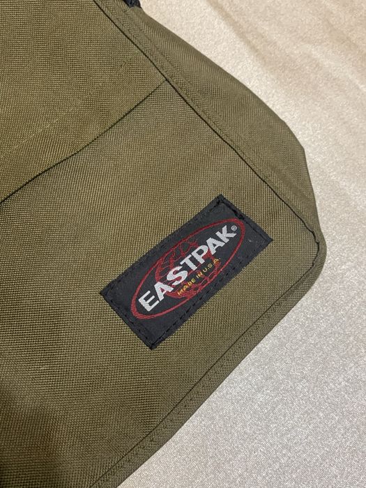 Сумки через плече від бренду eastrak