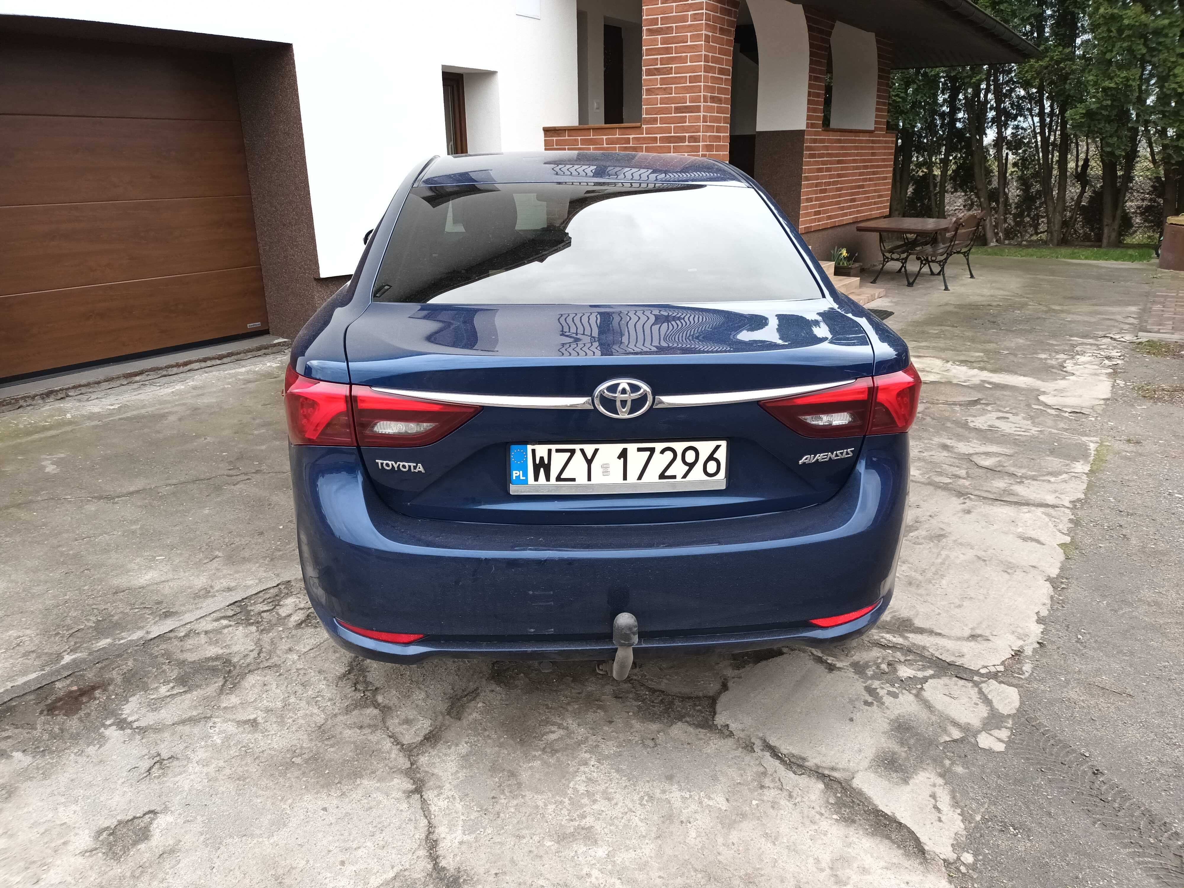 TOYOTA avensis 2015rok