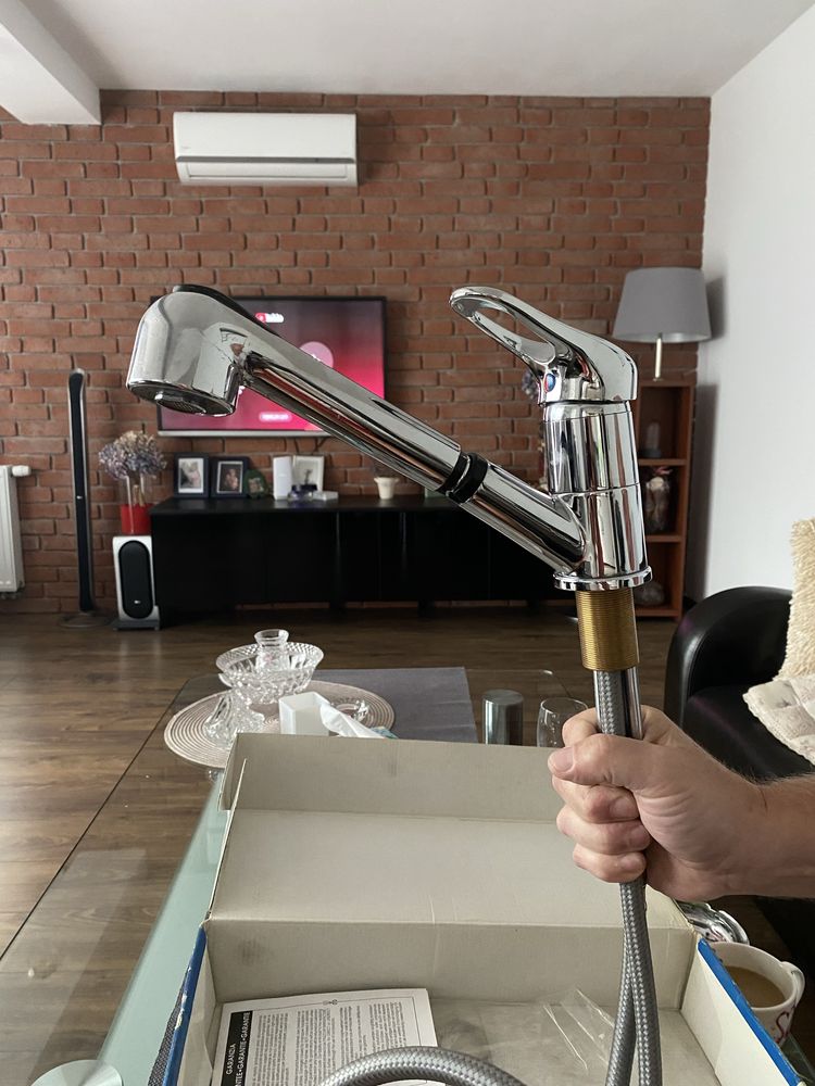 Bateria zlewozmywakowa z wyciąganą wylewką chrom