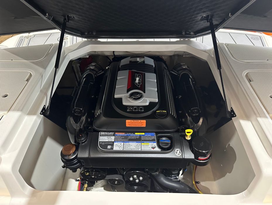 Chaparral 21 SSi 2025 c/ Torre Wake e Bimini - Semi usado