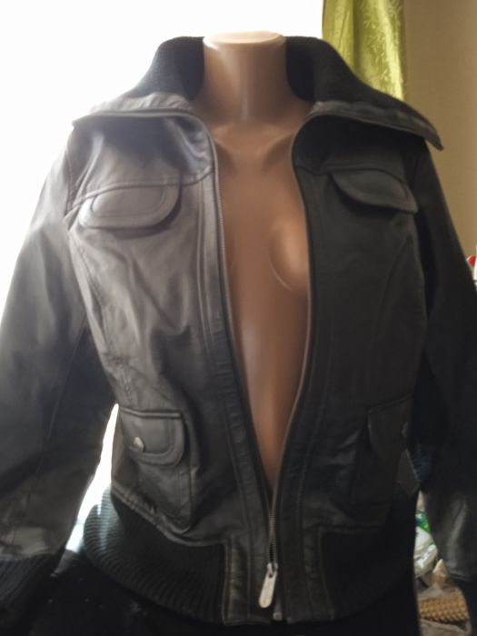 Шкіряна  куртка чорна