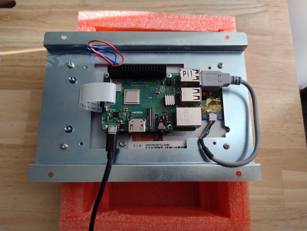 Wyświetlacz / monitor dotykowy z uchwytem + RaspberryPi 3B+