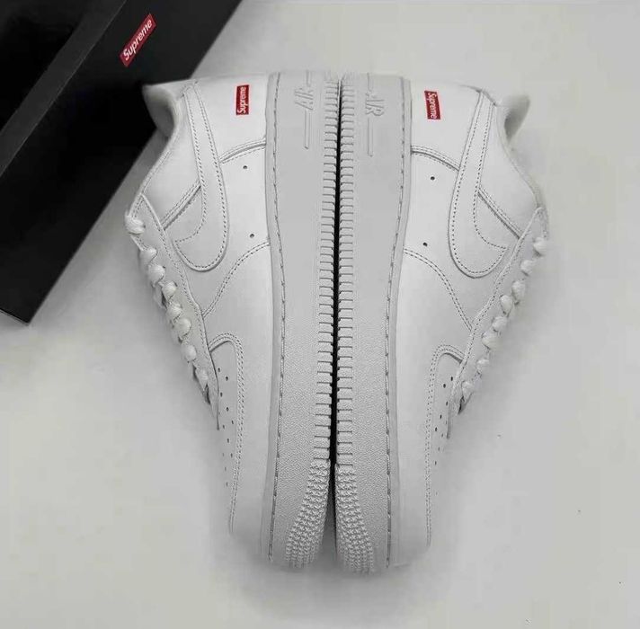 Buty meskie Nike Air Force 1 Low Supreme White R.37.5