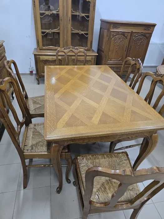 Komplet mebli w stylu ludwikowskim –komoda, witryna i stół z krzesłami