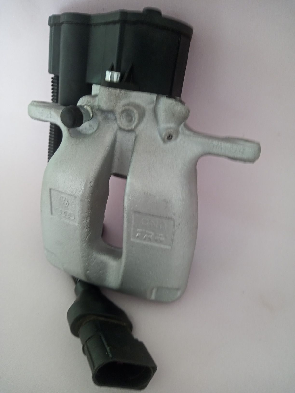 Zacisk Hamulcowy Mazda CX5,Audi A8.A6,A4.A5,PASSAT B5,B6,B7