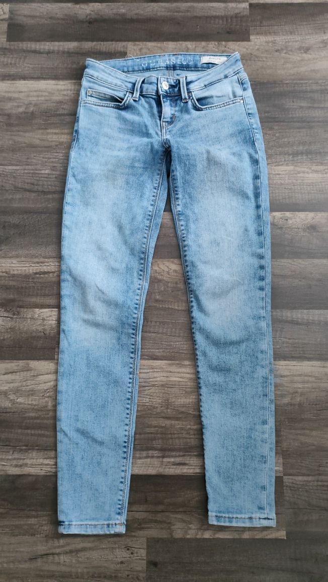 świetne skinny GUESS roz  24  w super stanie