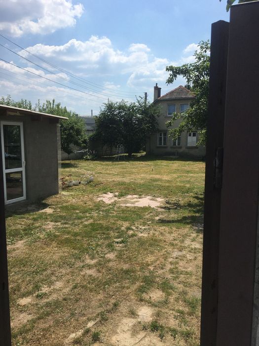 Продам 2х поверх. будинок з участком  10 сот.біля метро Перемога