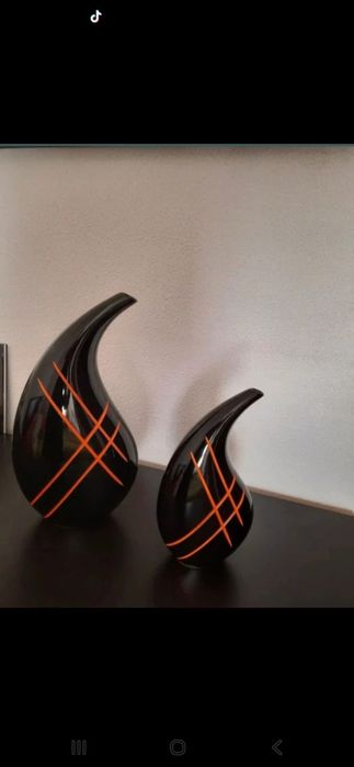Conjunto de duas jarras como novas