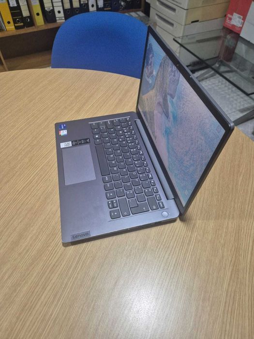 LENOVO IdeaPad 3 / 14" / Intel i7 / 512GB SSD / Windows 11 Home