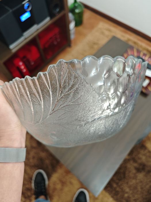 Taça de vidro com relevo