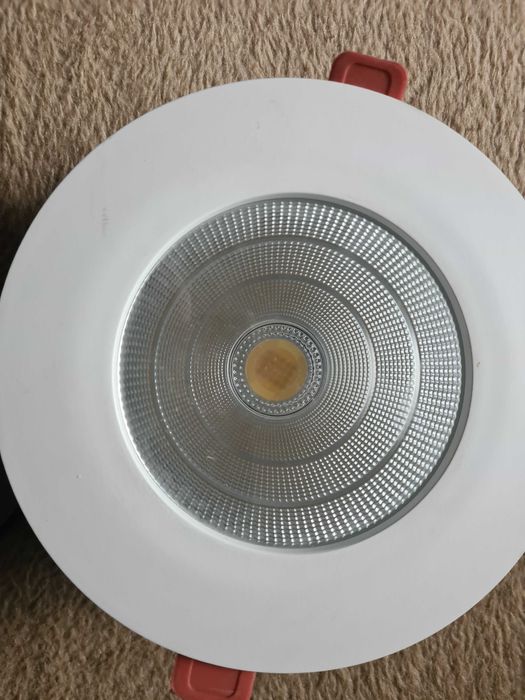 Lampa halogen  używana średnica obwodu 17cm  a średnica odbłysku 10cm