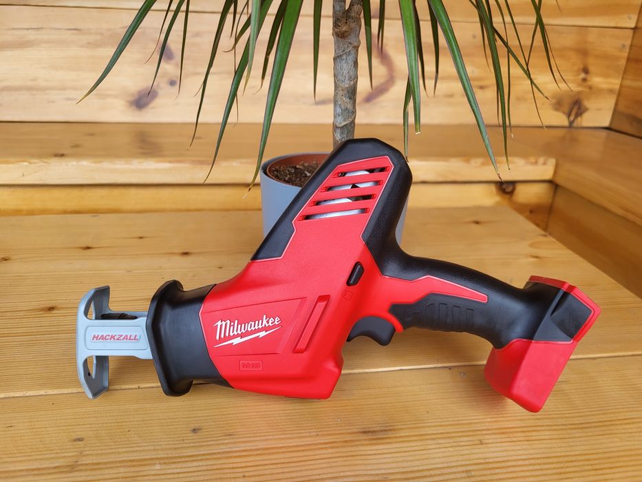 Сабельна пила Milwaukee 2625 m18
Milwaukee 2625 m18