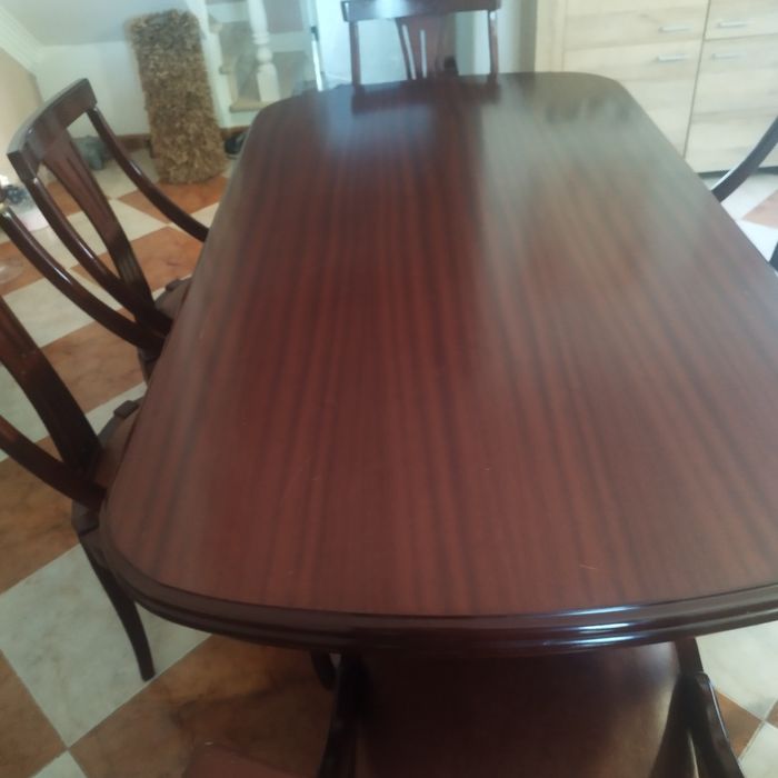 Vendo sofa,mesa de jantar extensivel com 6 cadeiras e cama individual