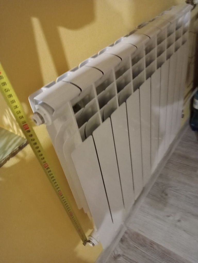 Grzejnik aluminiowy 10 żeber uzbrojony