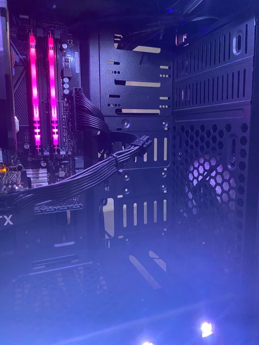Pc gaming Desktop Powered By Asus (periféricos de oferta)