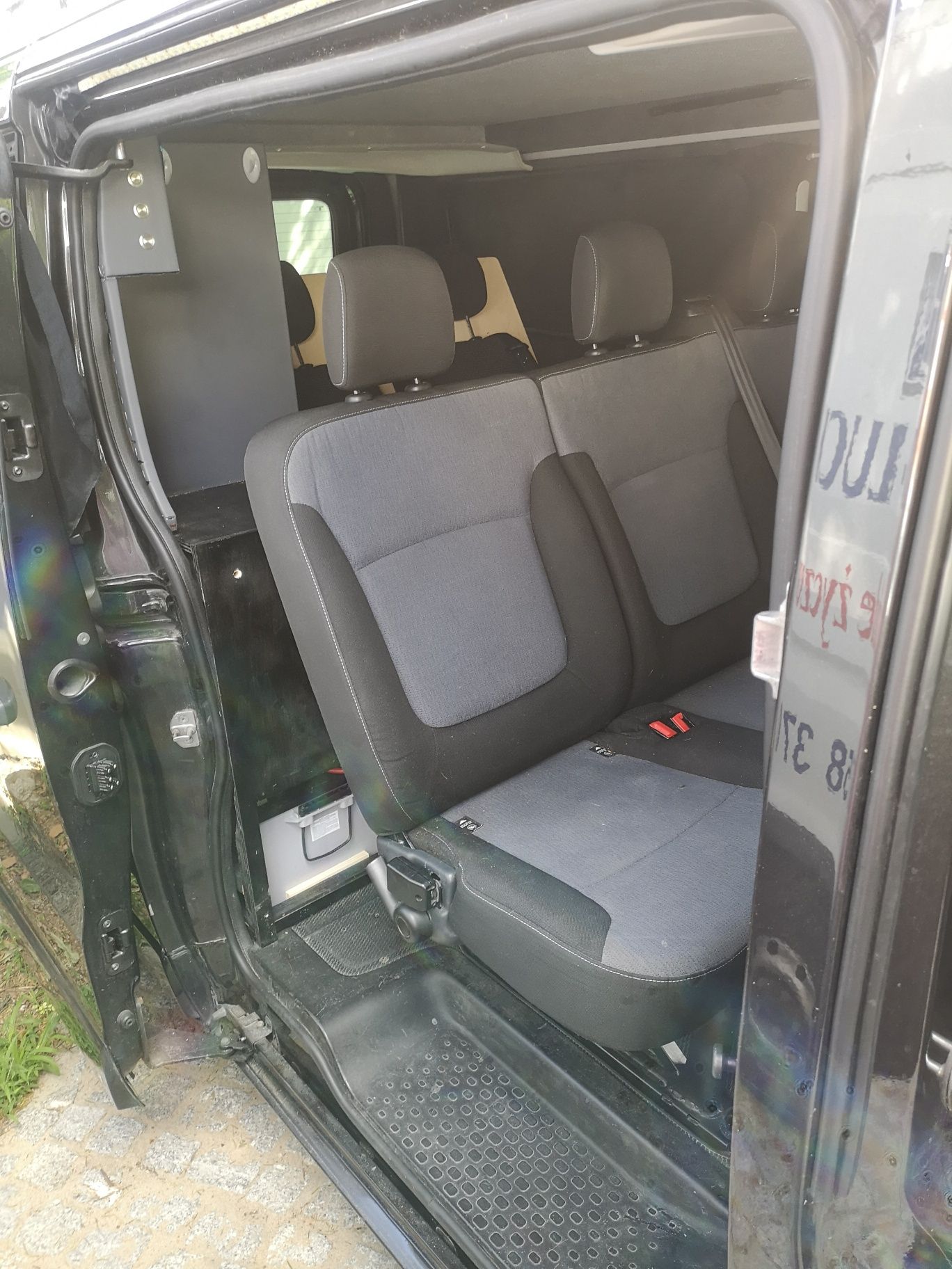 Opel Vivaro L2H1 campervan uniwersalna zabudowa, dach sypialny