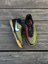 Halówki Piłkarskoe Nike Magista roz. 40.5