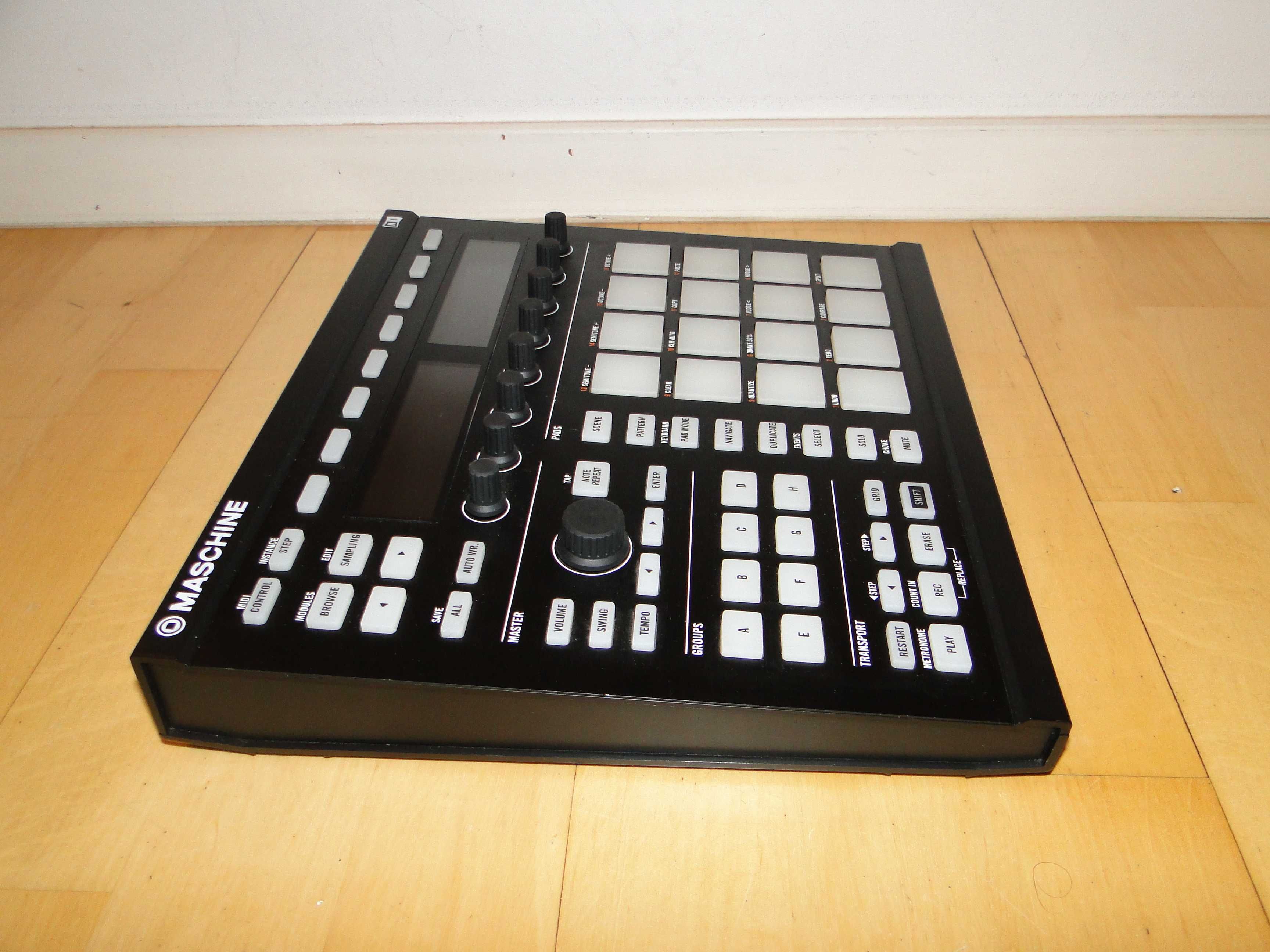 Zawodowa Stacja Dla DJ Kontroler Native Instruments Maschine MK2.Nówka