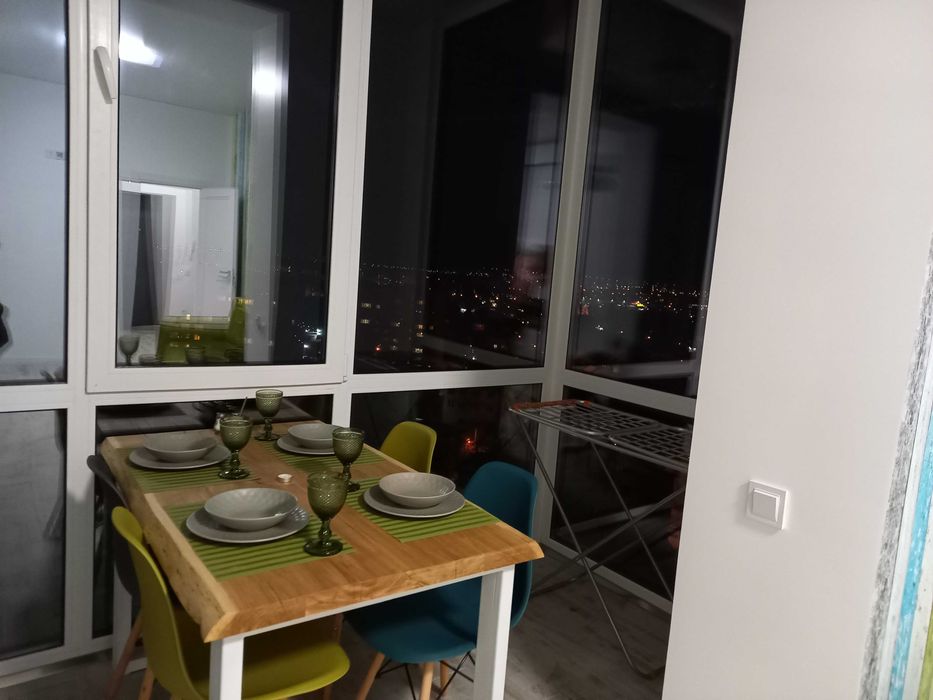 Центр,Яровиця, паркомісце ,подобово від 1000 погодинно від 550