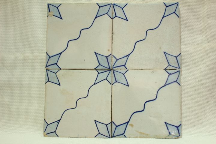 4 Azulejos Branco e Azul Geométricos XIX