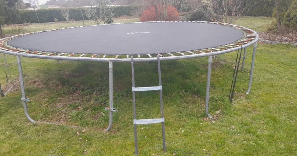 Trampolina ogrodowa 5 m z siatką ochronną wewnątrz - bezpieczna  jumpi