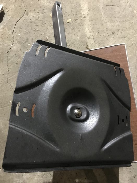 Кронштейн полка держатель для телевизора или микроволновки.