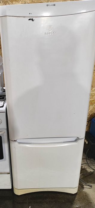 Lodówka Indesit 150cm biała
