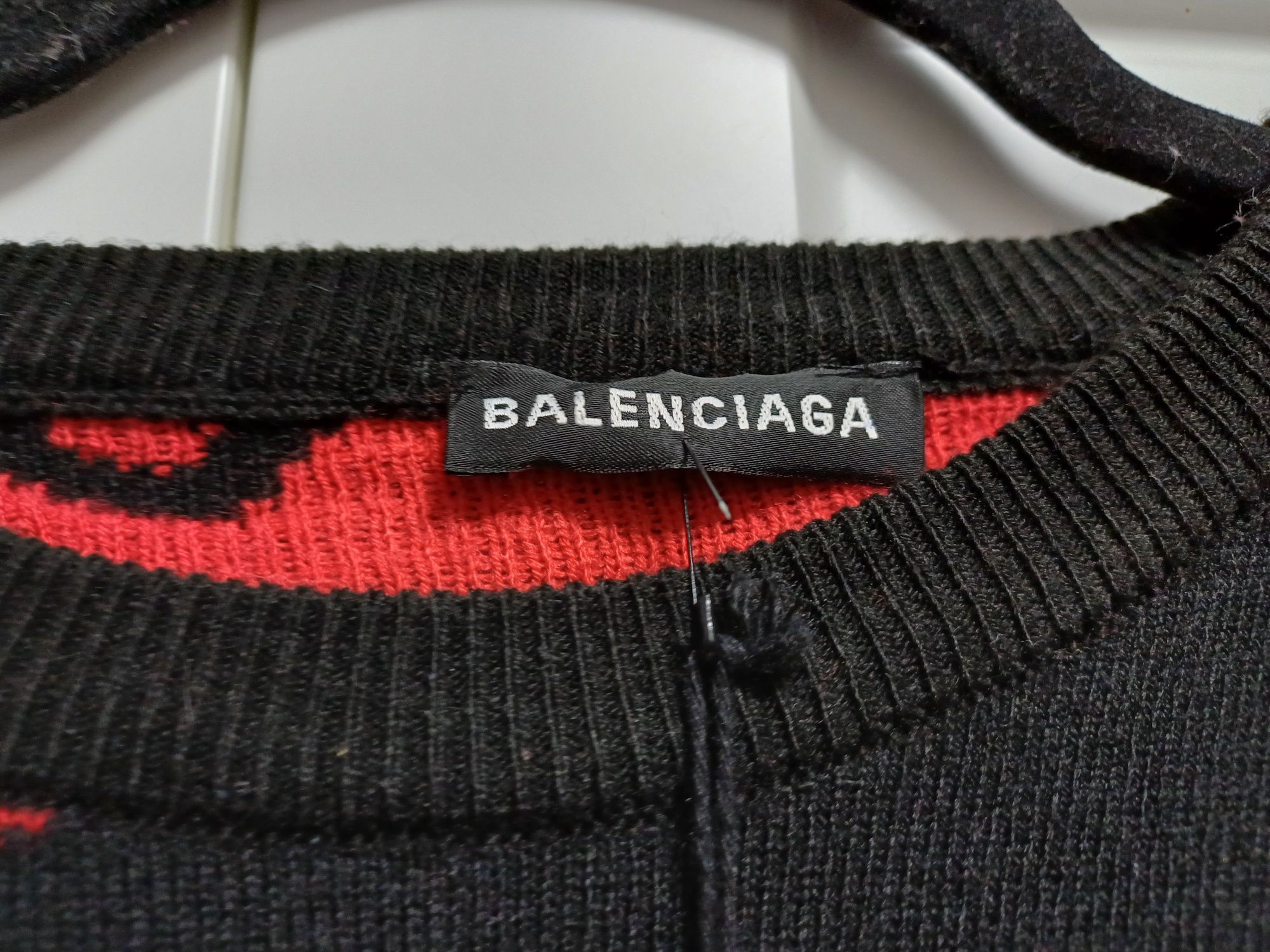 Nowy sweter Balenciaga