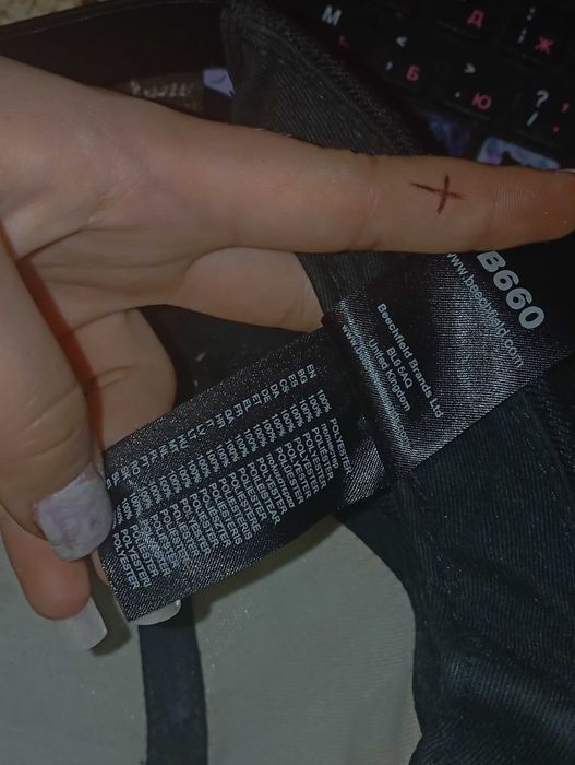 Czapka jest ładna i będzie pasować do stylu.