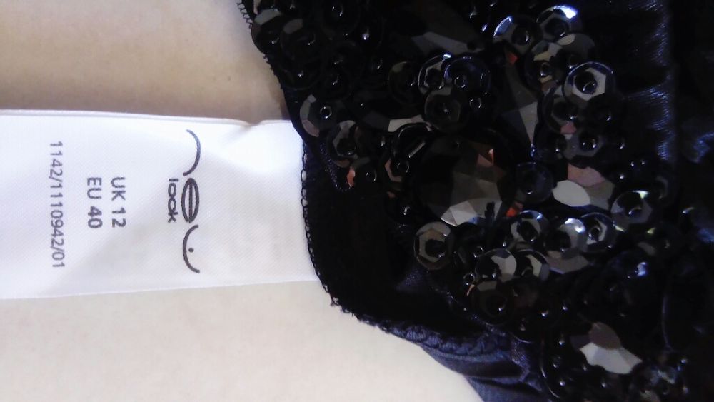 Bluzeczka na ramiączkach  rozmiar 12UK/40 obszyta koralikami cekinami