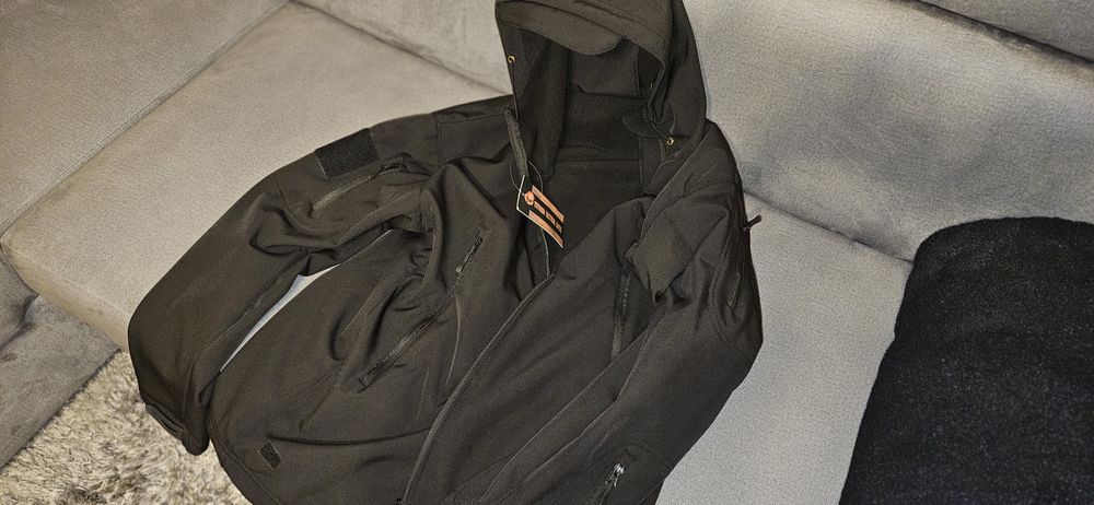 Kurtka wojskowa soft schell rozmiar L - XL (EU)