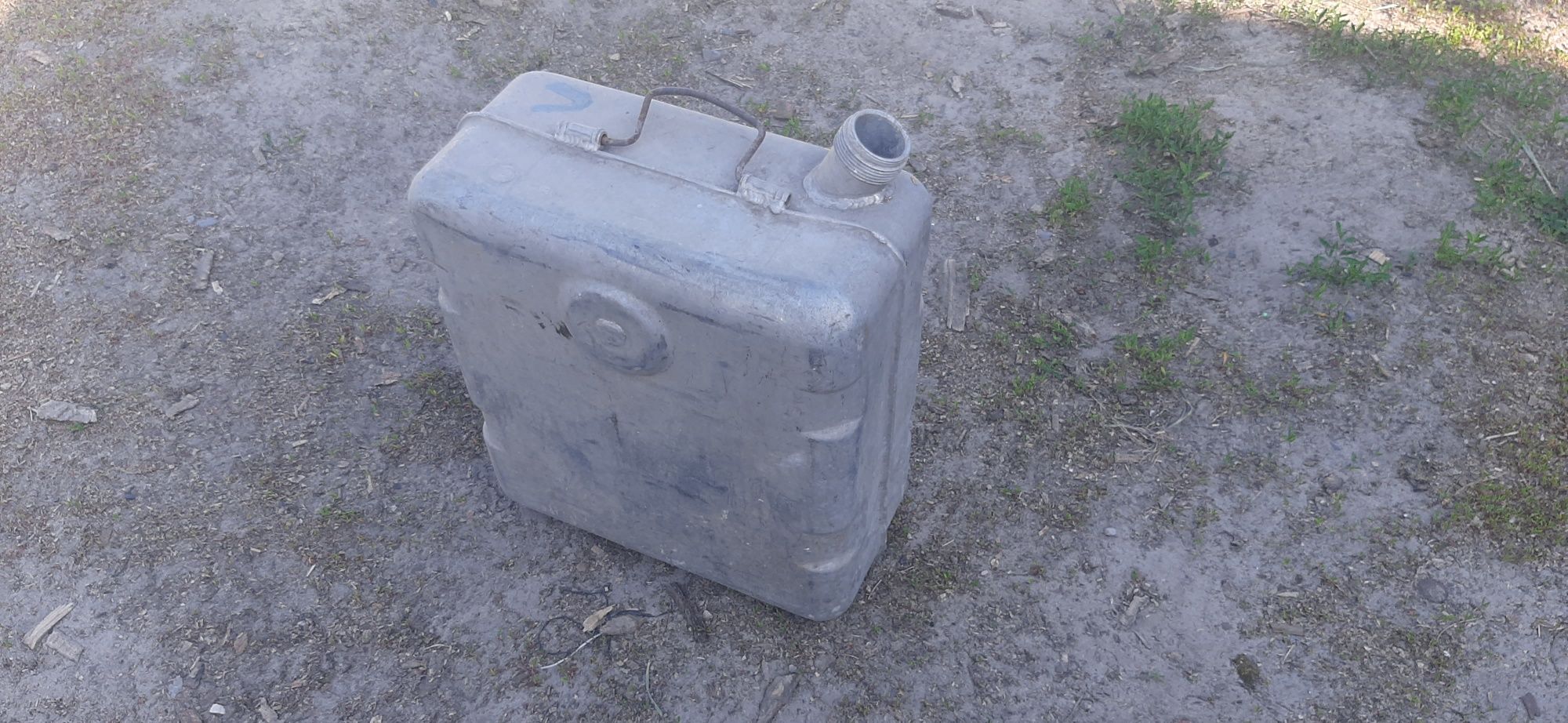 Продам алюминевую канистру