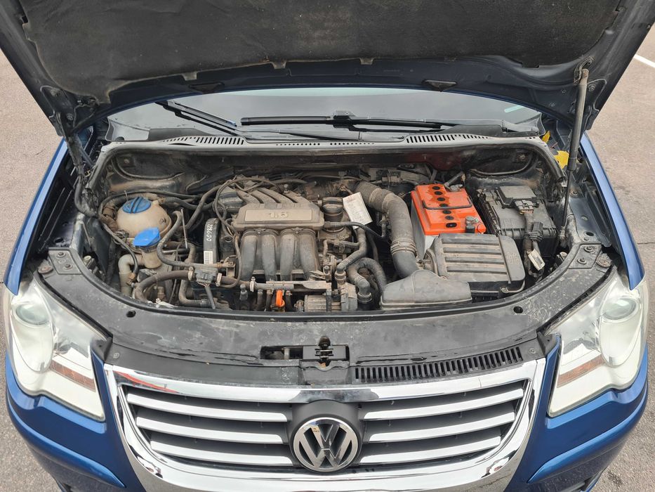 VW touran 1.6 mpi +газ добрий стан