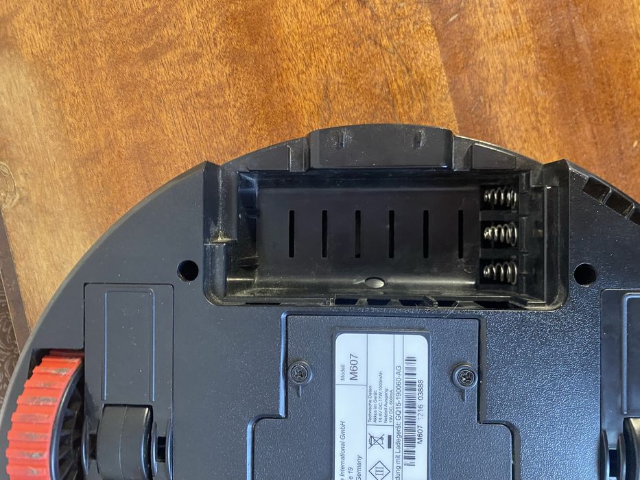 Робот пылесос пилосмок Dirt Devil M607