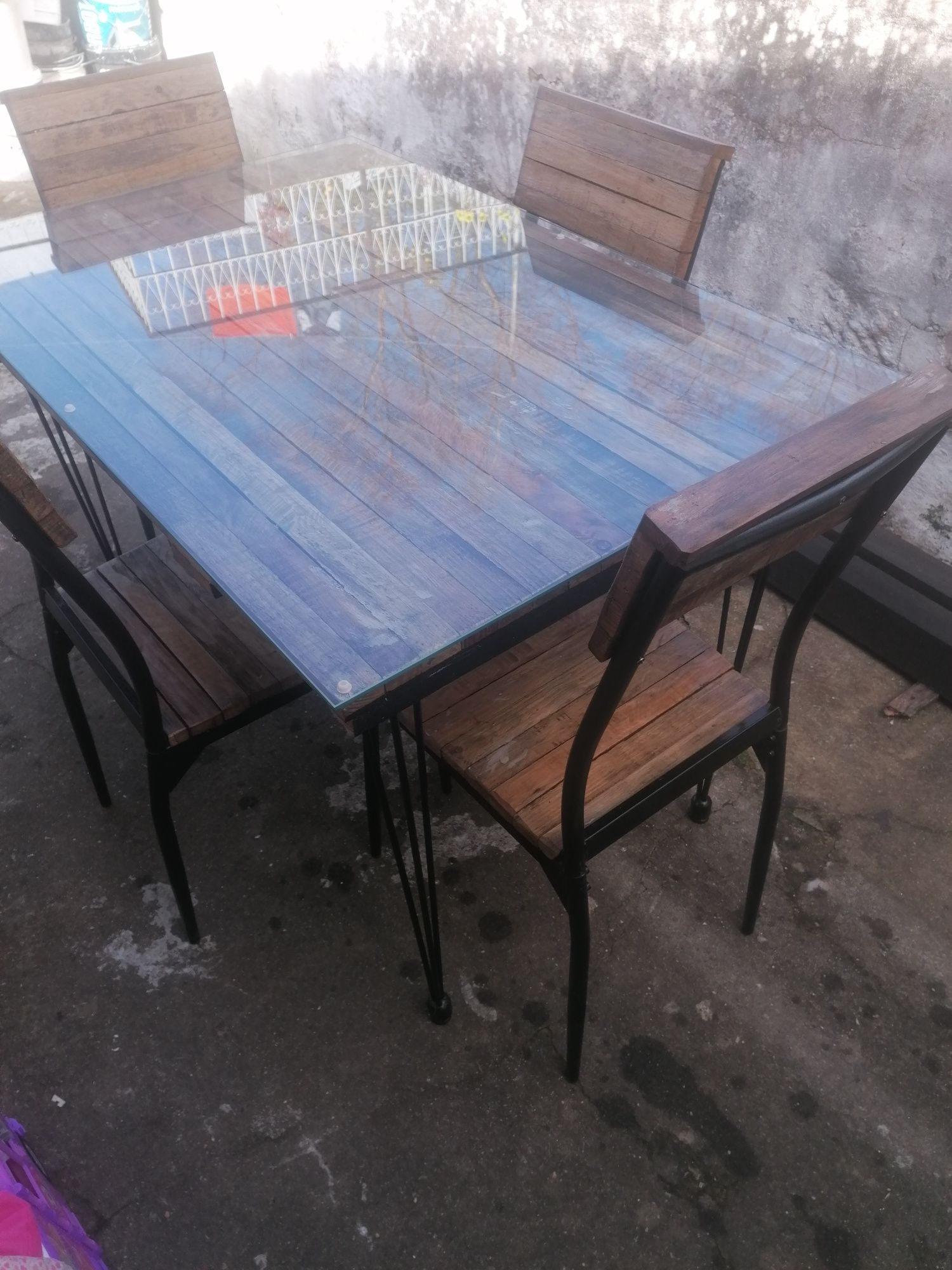 Mesa exterior com vidro