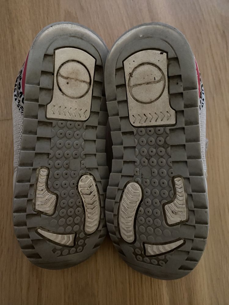 Buty sportowe dla dziewczynki, rozmiar 30 Shone
