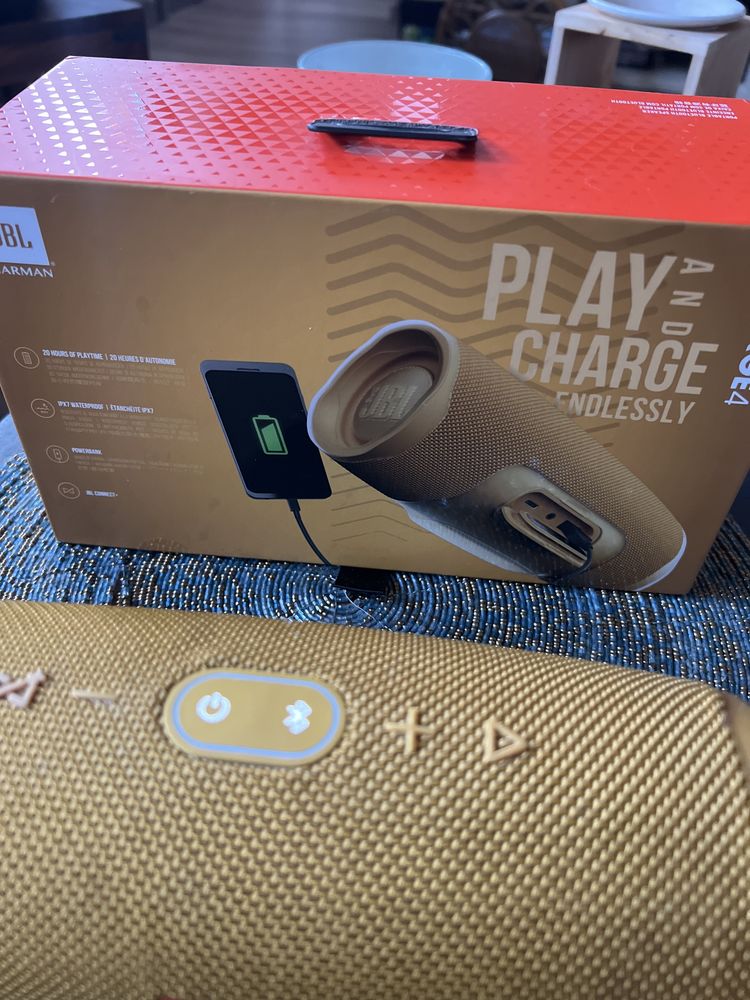 JBL Charge 4 żółty - z pokrowcem