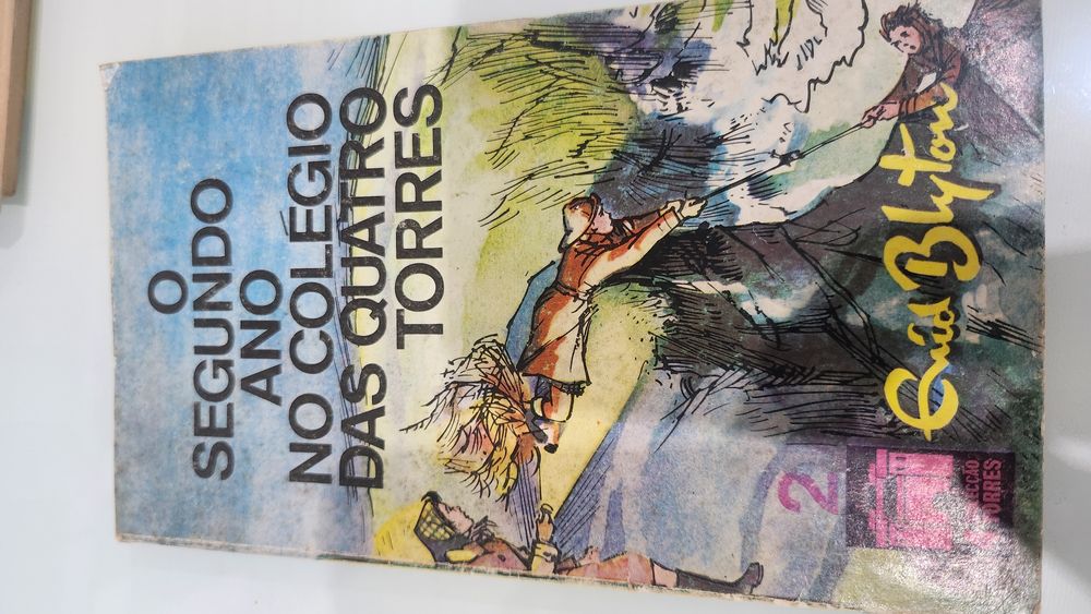 Enid  Blyton  vários títulos