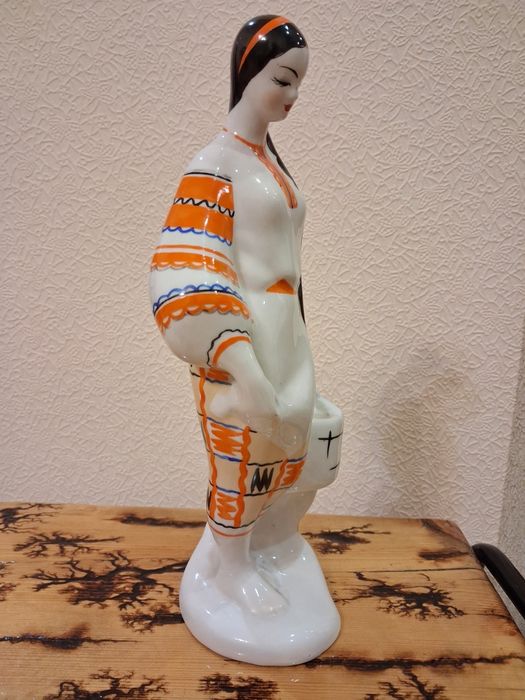 С т а т у е т к а