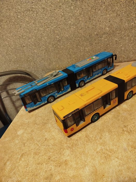 Инерционные троллейбус и автобус. Цена за единицу.