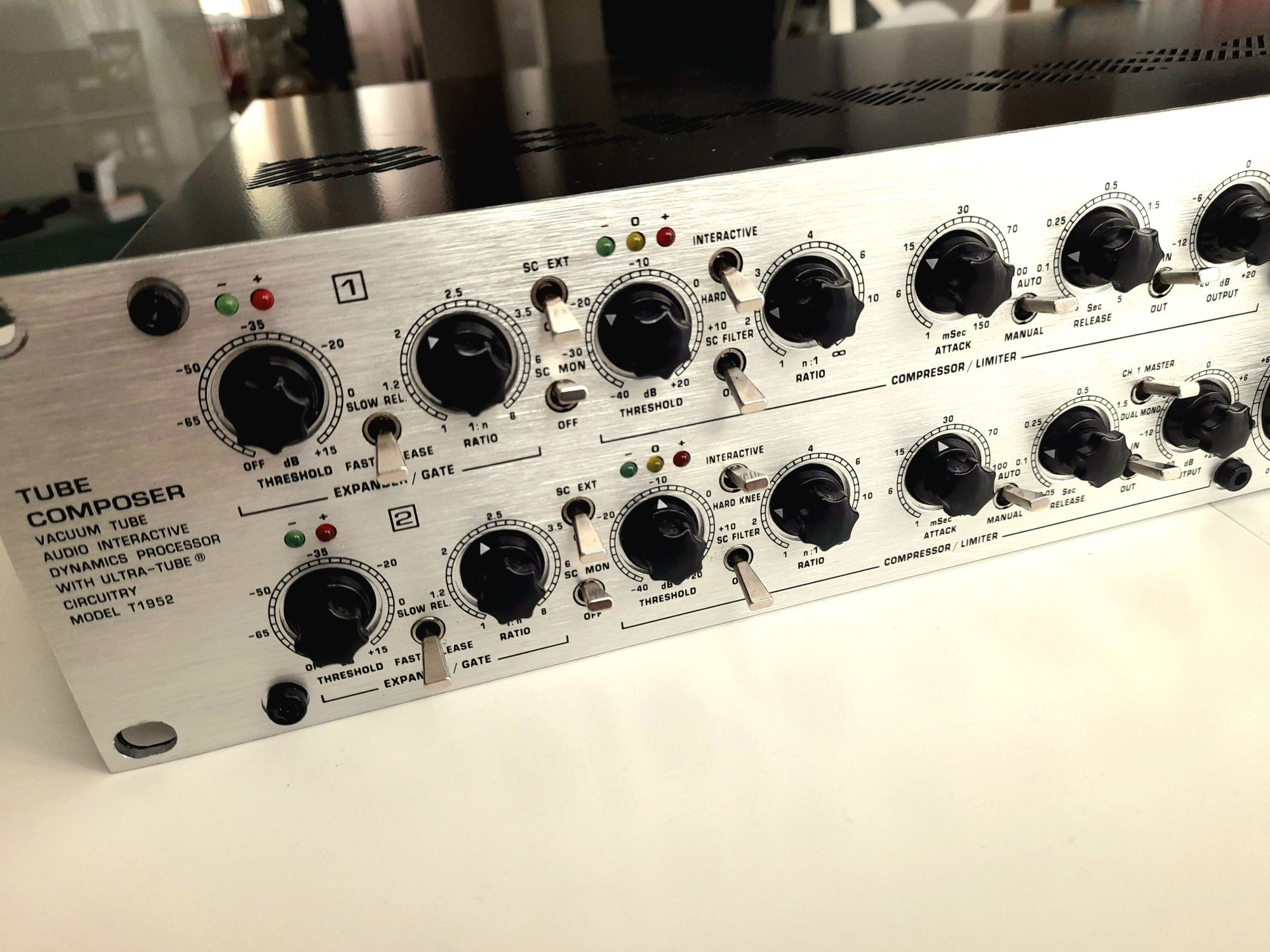 Lampowy procesor dynamiki mastering Behringer Tube Composer T-1952