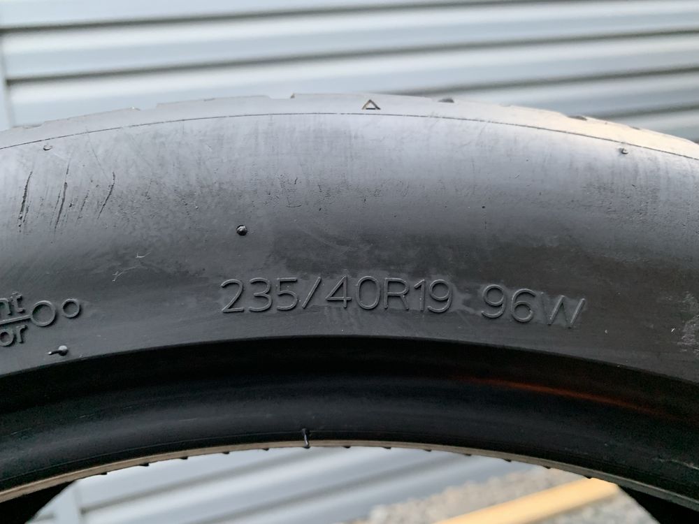 Комплект літніх шин Hankook 235/40 R19 Ventus S1 Evo 3